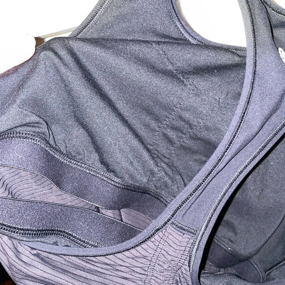 Lululemon Tank with support bra (black) - Picture 5 of 5